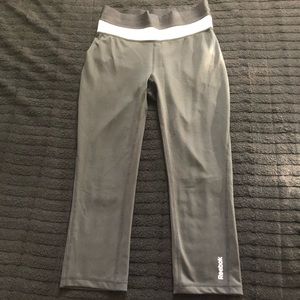 Reebok Pants - Black Reebok Athletic Stretch Capri Pants Reebok Pants - Black Reebok Athletic Stretch Capri Pants
